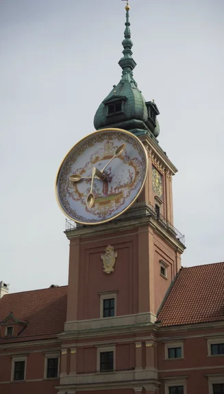 Porcelanowy zegar na Zamku Królewskim w Warszawie
